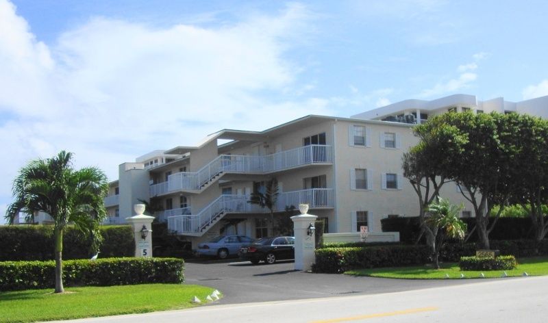 Palm Beach White House - Florida Waterfront Condos