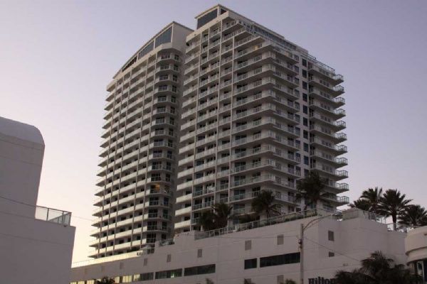 Hilton Q Club - Florida Waterfront Condos
