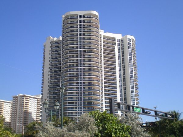 L'Hermitage - Florida Waterfront Condos