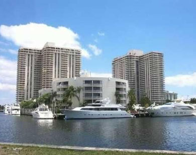 Turnberry Marina - Florida Waterfront Condos
