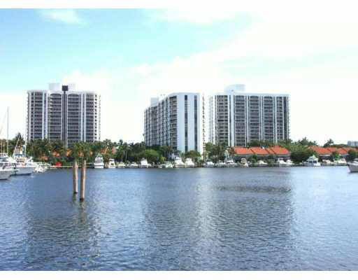 Yacht Club at Aventura - Florida Waterfront Condos
