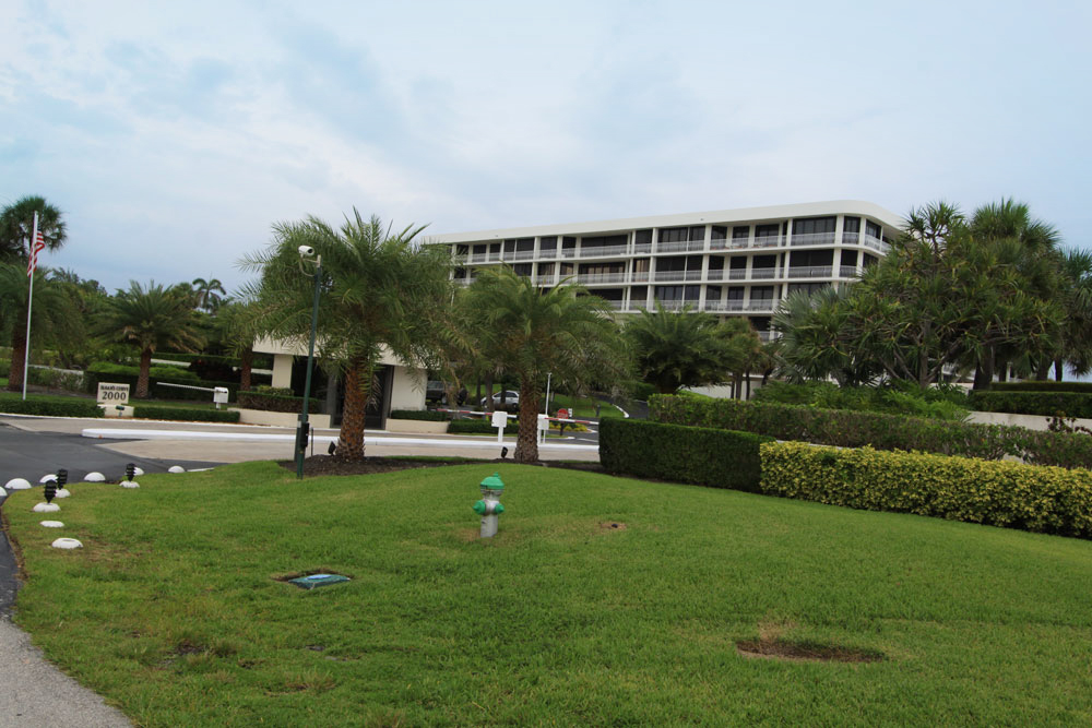 Sloan's Curve 2000 - Florida Waterfront Condos