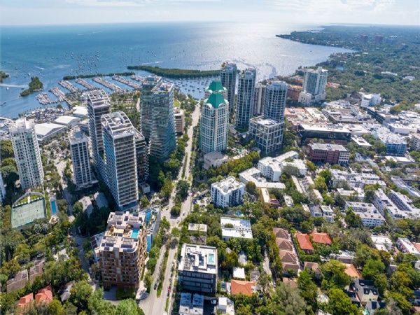 Lincoln Coconut Grove