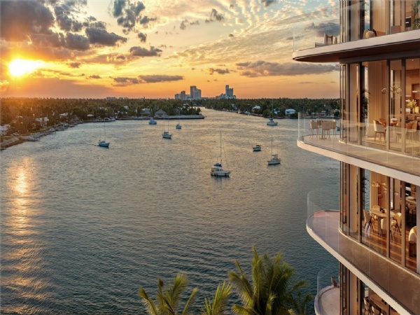 Hollywood Moon Residences